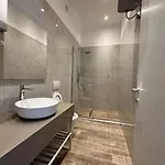 Henri's Apartament Golem (Tirana)
