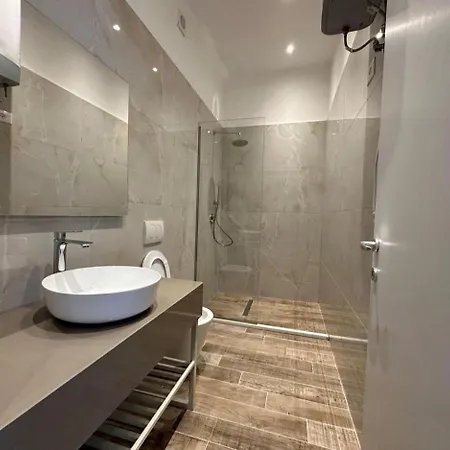 Henri's Apartament Golem (Tirana)